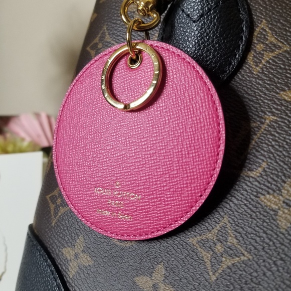 Louis Vuitton World Tour Monogram Tokyo Key Charm - Picture 3 of 6